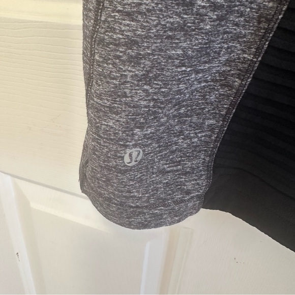 Lululemon Star Runner Short Sleeve Shirt In Black/Gray
Size 8 - Picture 3 of 6